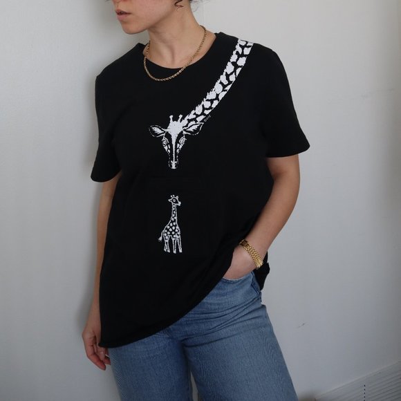 CITÉ Giraffe Pocket T-Shirt Black - Picture 1 of 6